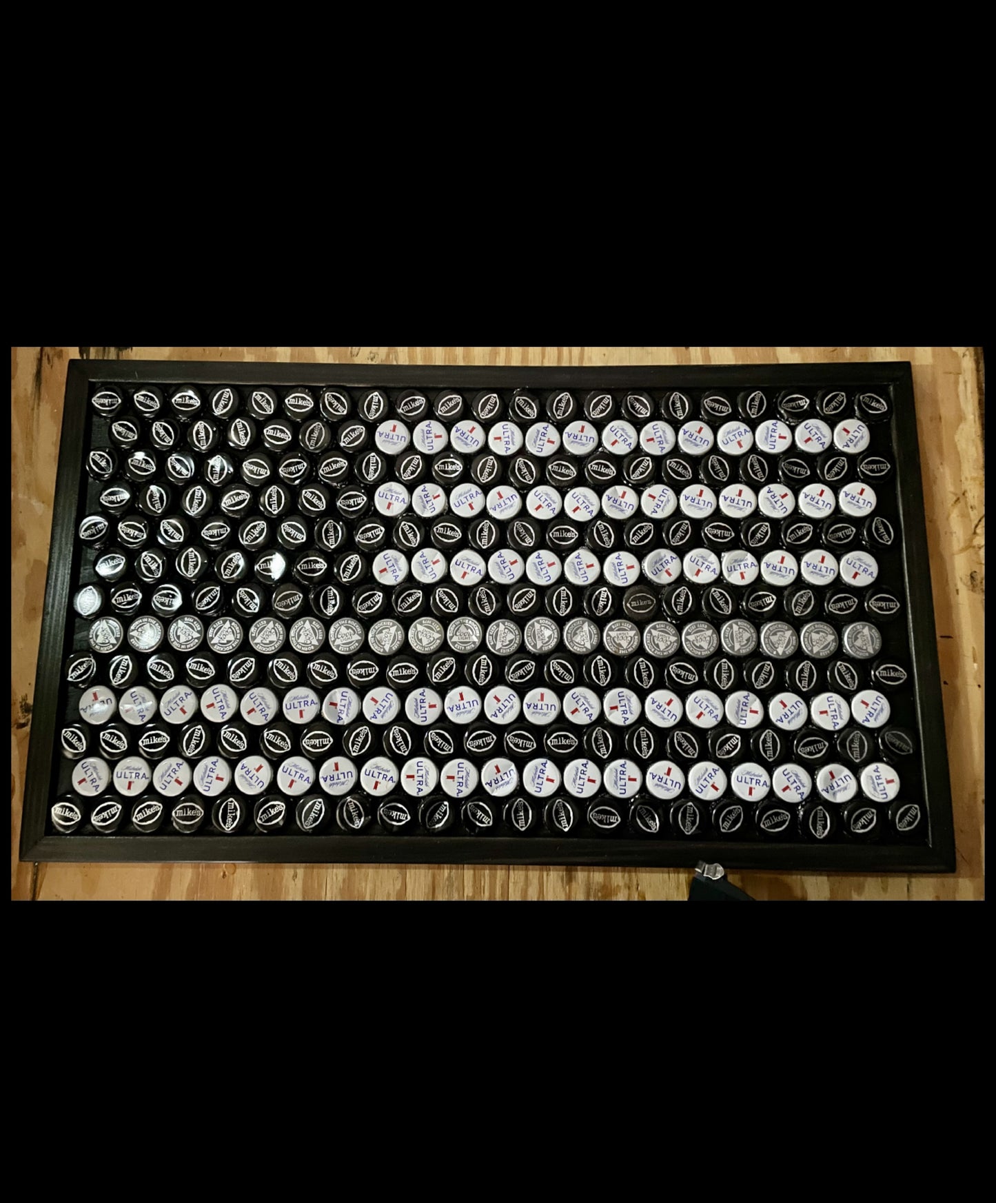 Flag- Thin Grey Line Bottle Cap Sign